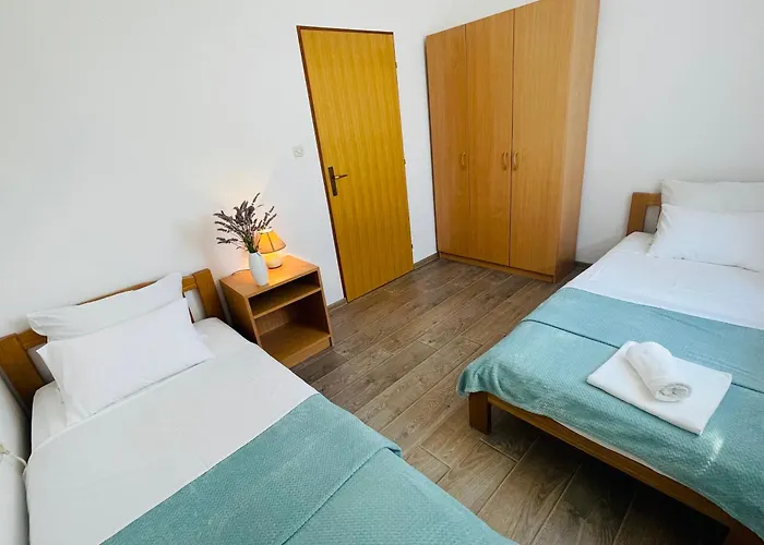 Mare Domus, ماندري