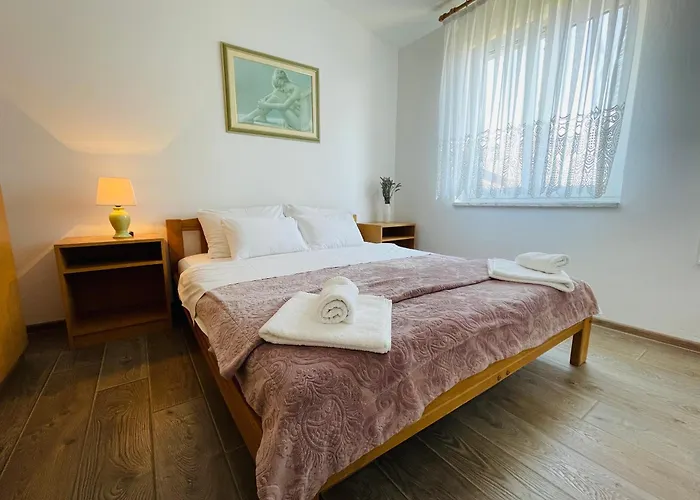 Mare Domus, * ماندري