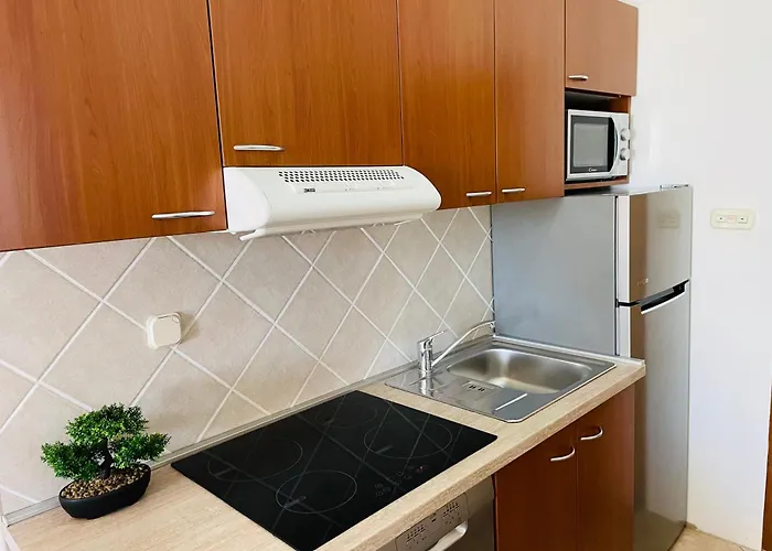 Mare Domus, ماندري