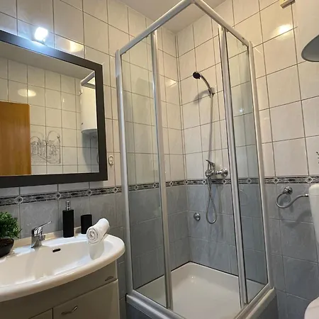 Mare Domus, * Mandre