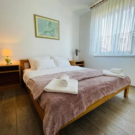 Mare Domus, * Mandre