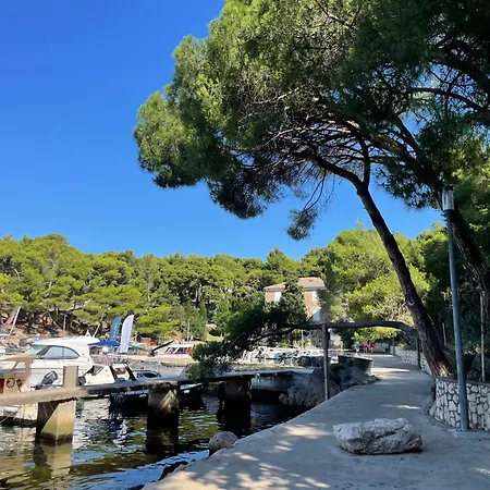 Mare Domus, * Mandre
